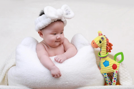 广州包生男孩的试管医院宝宝几个月翻身